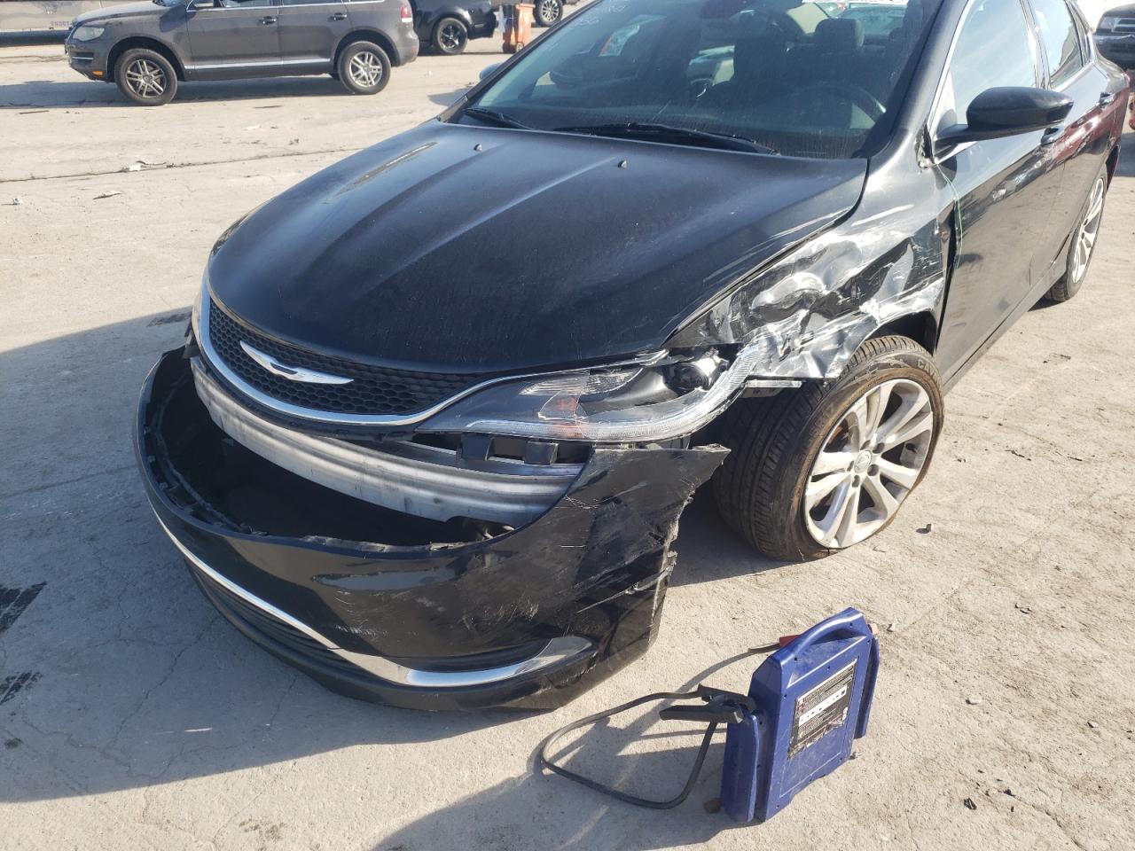 Photo 9 from auction – 2015 CHRYSLER 200 LIMITE with VIN 1C3CCCAB2FN612156