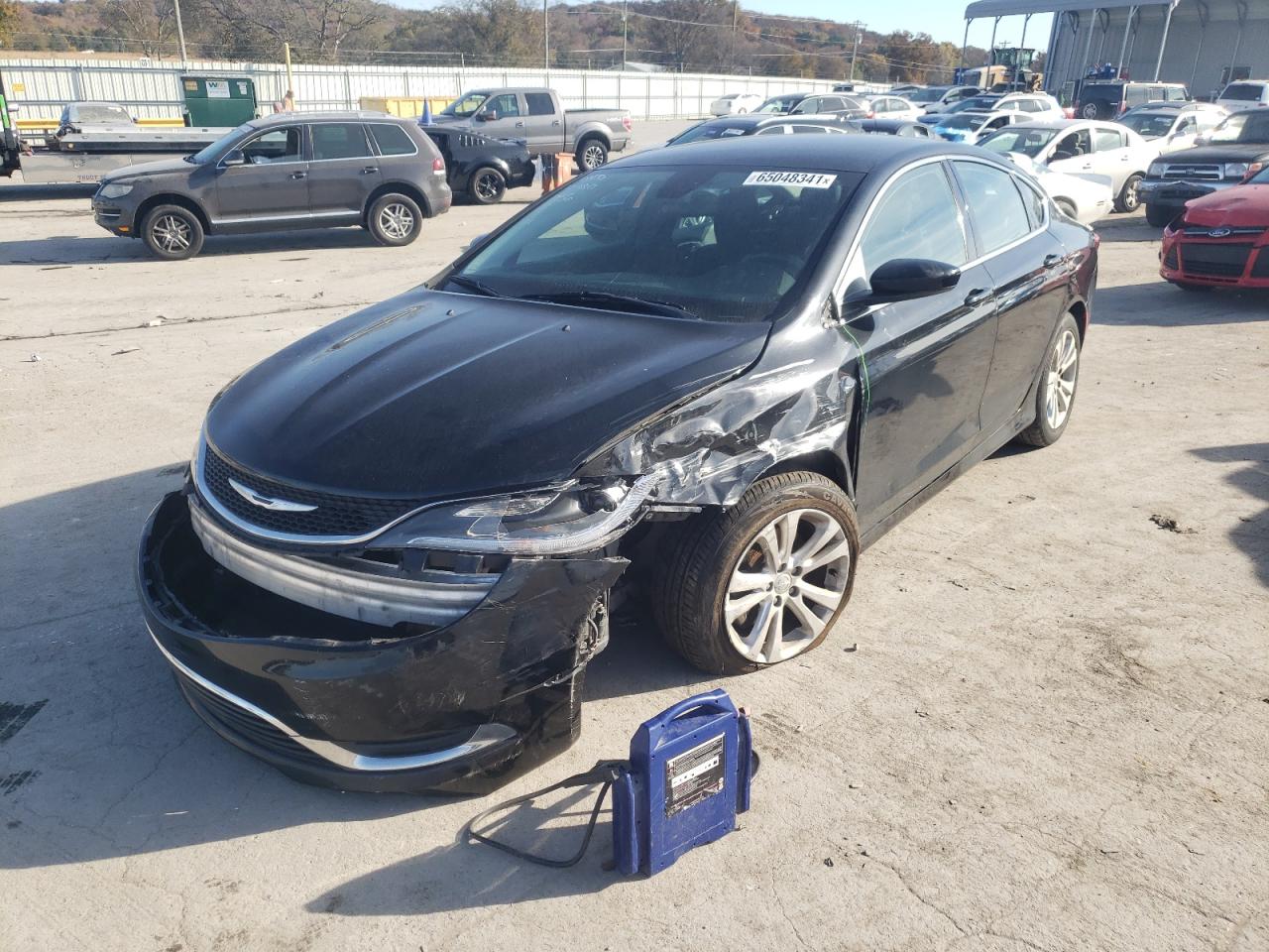 Photo 2 from auction – 2015 CHRYSLER 200 LIMITE with VIN 1C3CCCAB2FN612156