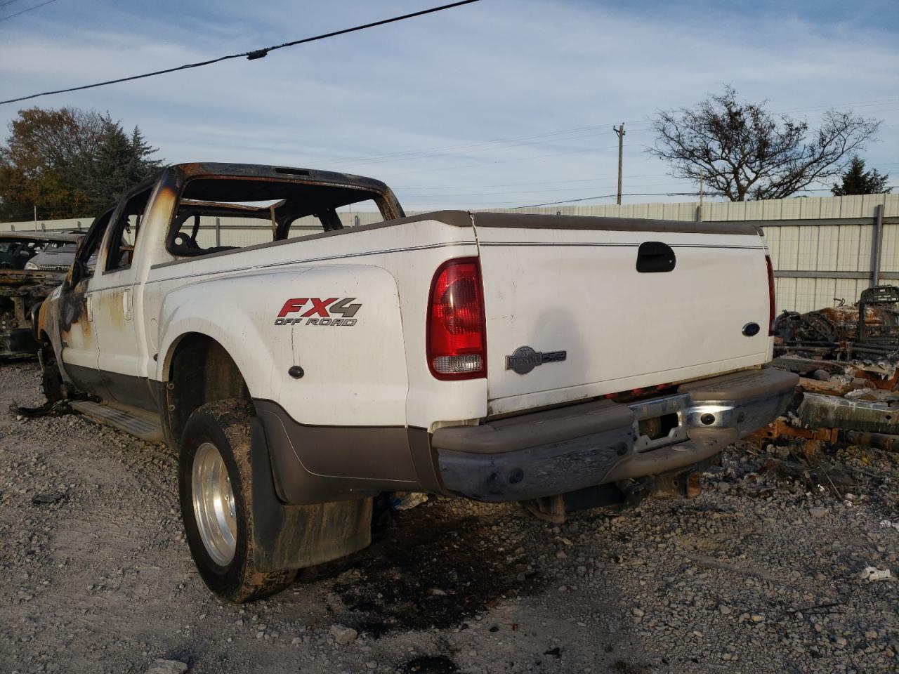 Photo 3 from auction – 2005 FORD F350 SUPER with VIN 1FTWW33P65EB78475