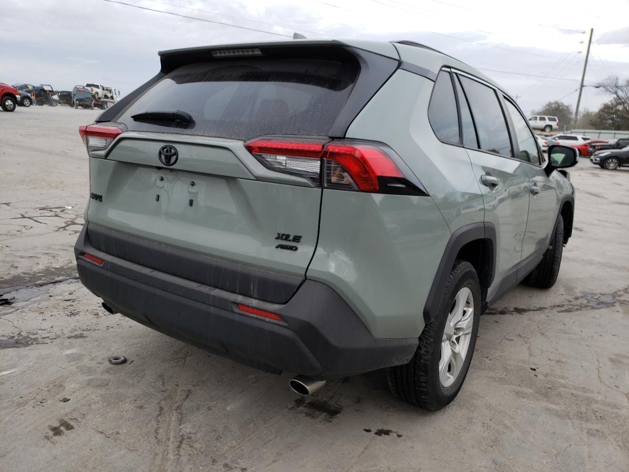 Photo 4 from auction – 2020 TOYOTA RAV4 XLE with VIN JTMP1RFV0LD049750