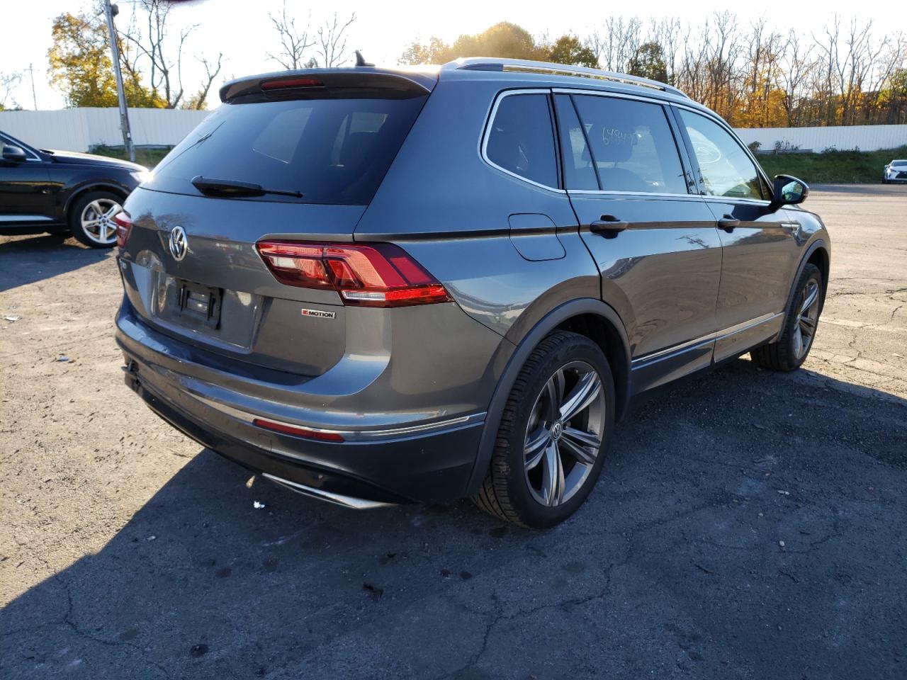 Photo 4 from auction – 2019 VOLKSWAGEN TIGUAN SE with VIN 3VV2B7AX2KM024552