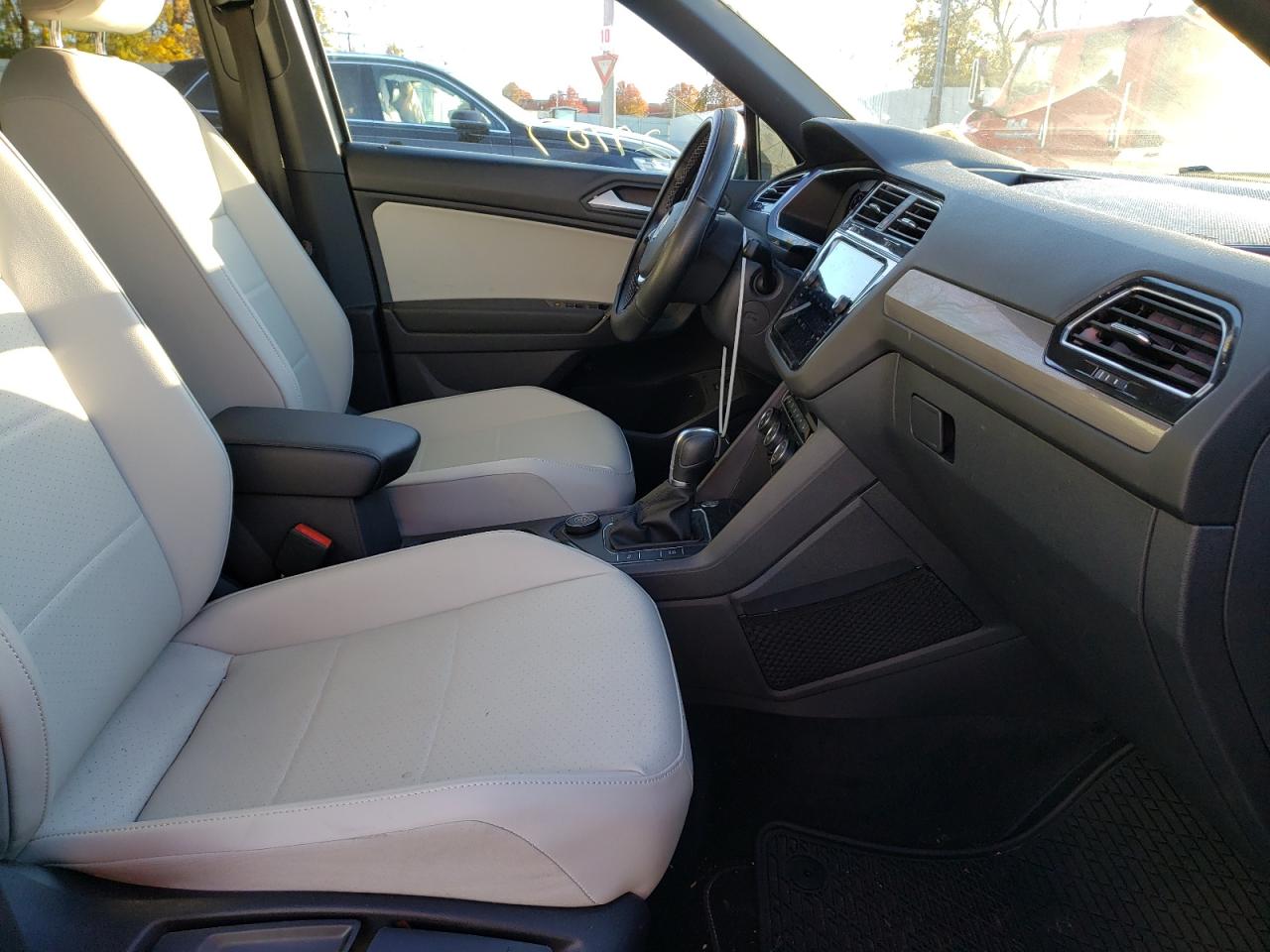 Photo 5 from auction – 2019 VOLKSWAGEN TIGUAN SE with VIN 3VV2B7AX2KM024552