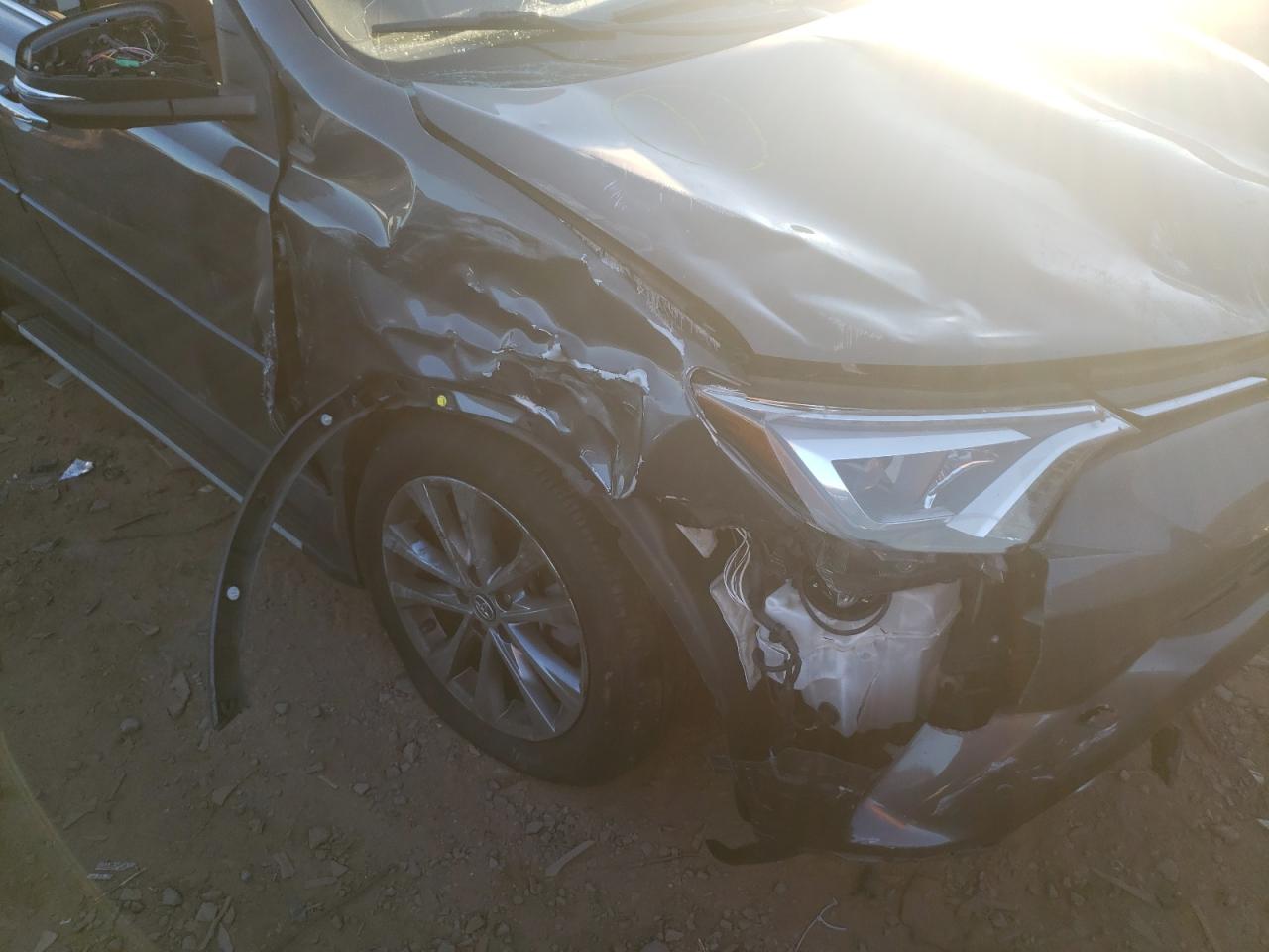 Photo 9 from auction – 2017 TOYOTA RAV4 LIMIT with VIN 2T3DFREV1HW556012