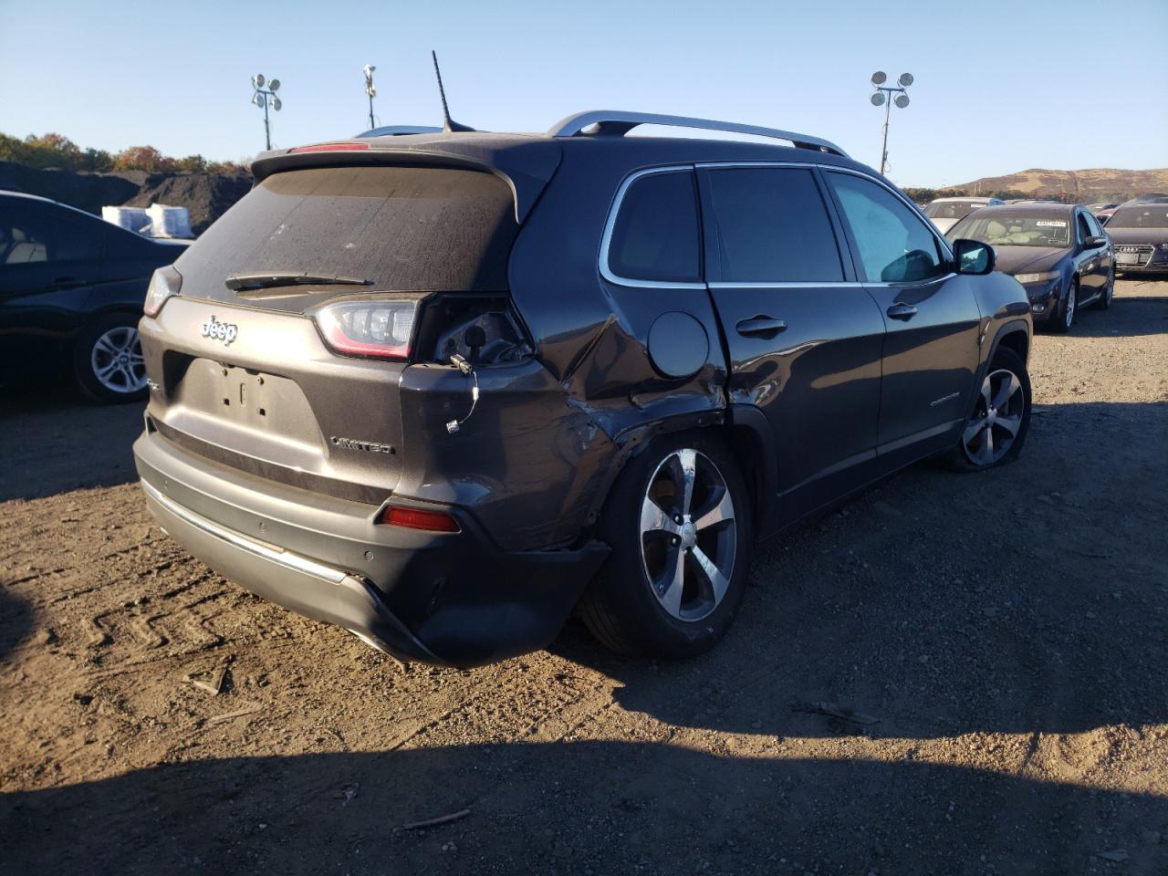 Photo 4 from auction – 2019 JEEP CHEROKEE L with VIN 1C4PJMDX5KD282108