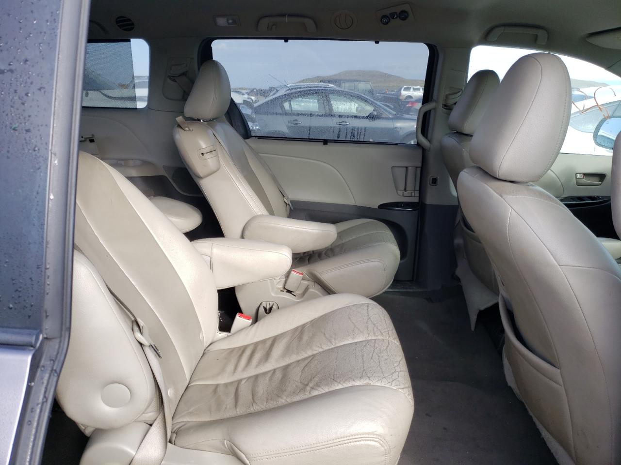 Photo 6 from auction – 2011 TOYOTA SIENNA LE with VIN 5TDKK3DC4BS032345