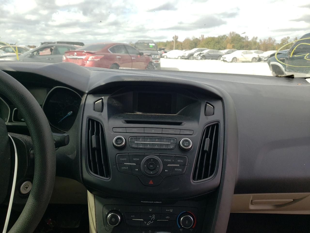 Photo 9 from auction – 2015 FORD FOCUS SE with VIN 1FADP3F29FL238269