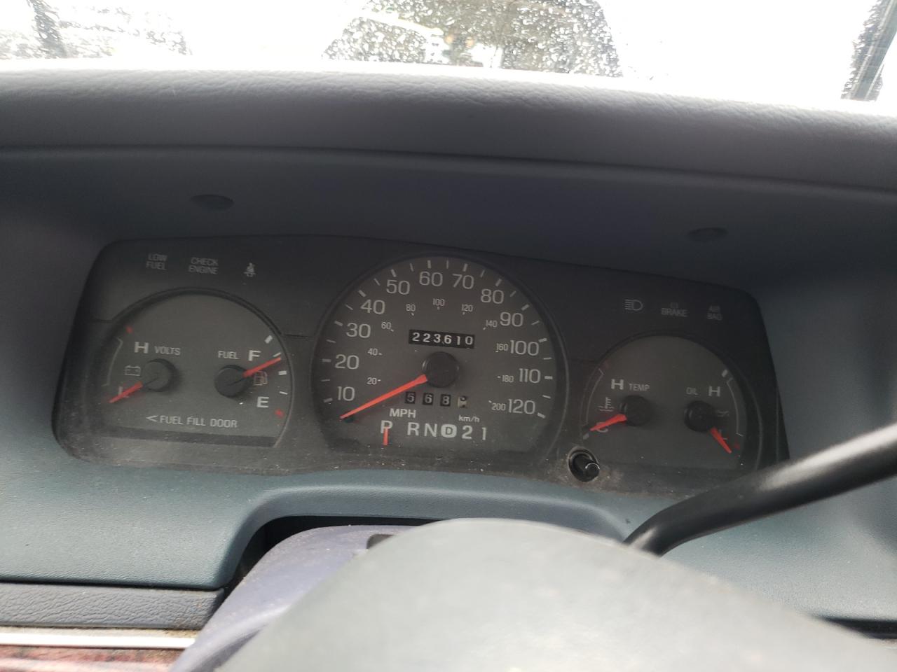 Photo 8 from auction – 2001 MERCURY GRAND MARQ with VIN 2MEFM75W61X659125