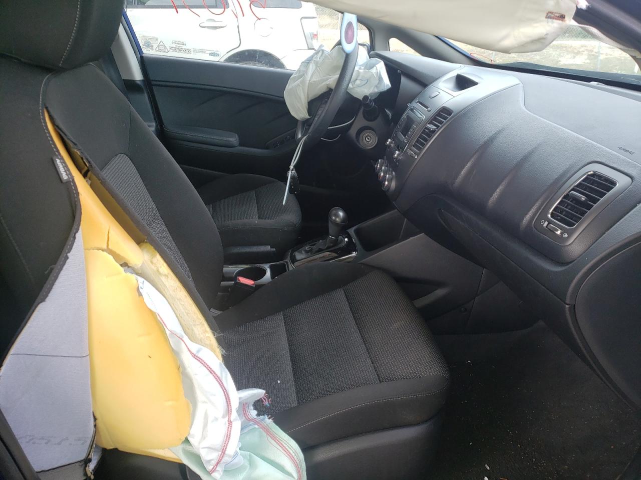 Photo 5 from auction – 2018 KIA FORTE LX with VIN 3KPFK4A70JE190902