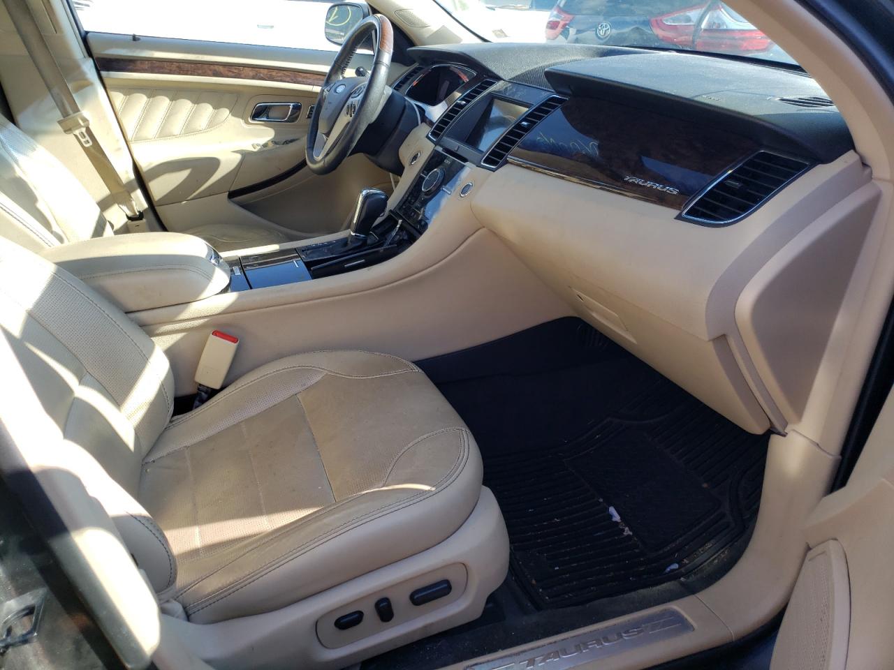 Photo 18 from auction – 2018 FORD TAURUS LIM with VIN 1FAHP2F80JG126266