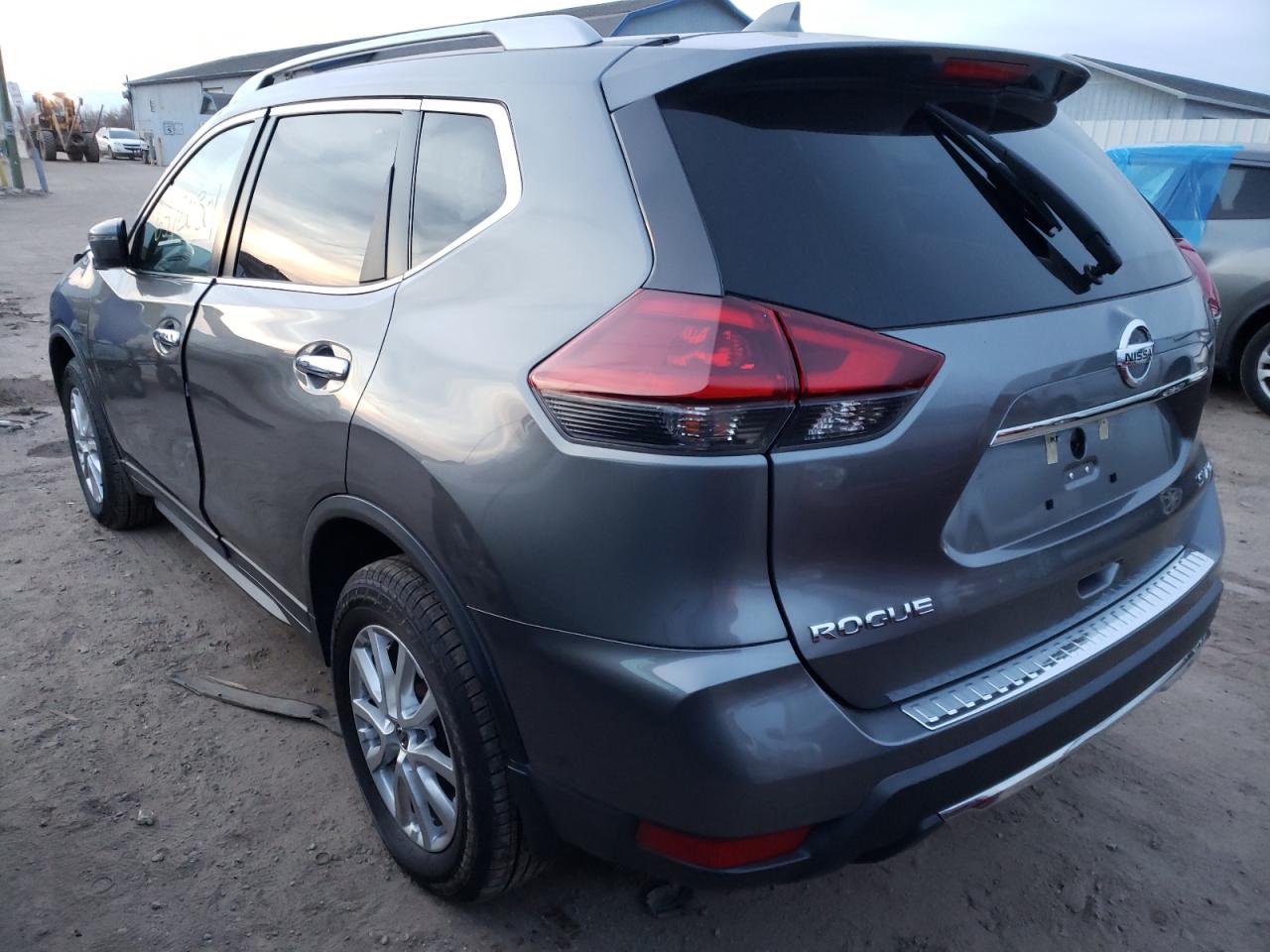 Photo 3 from auction – 2018 NISSAN ROGUE S with VIN 5N1AT2MV2JC815549