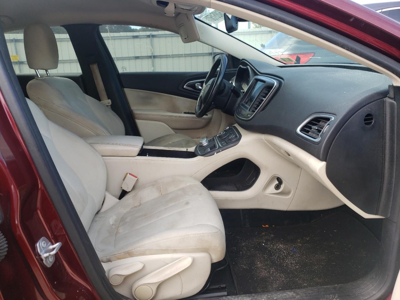 Photo 5 from auction – 2015 CHRYSLER 200 LIMITE with VIN 1C3CCCAB4FN738731