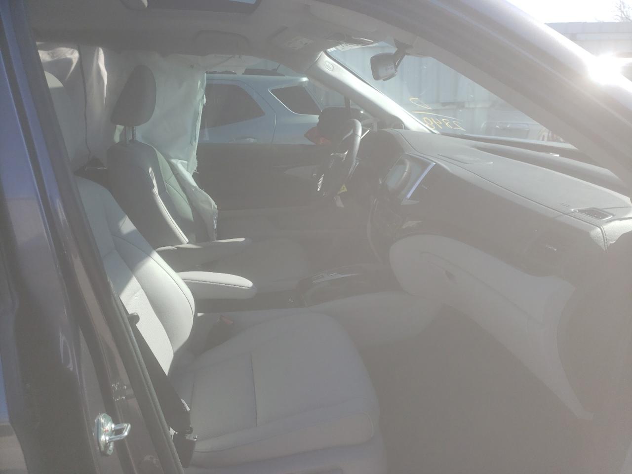 Photo 5 from auction – 2020 HONDA RIDGELINE with VIN 5FPYK3F78LB012848