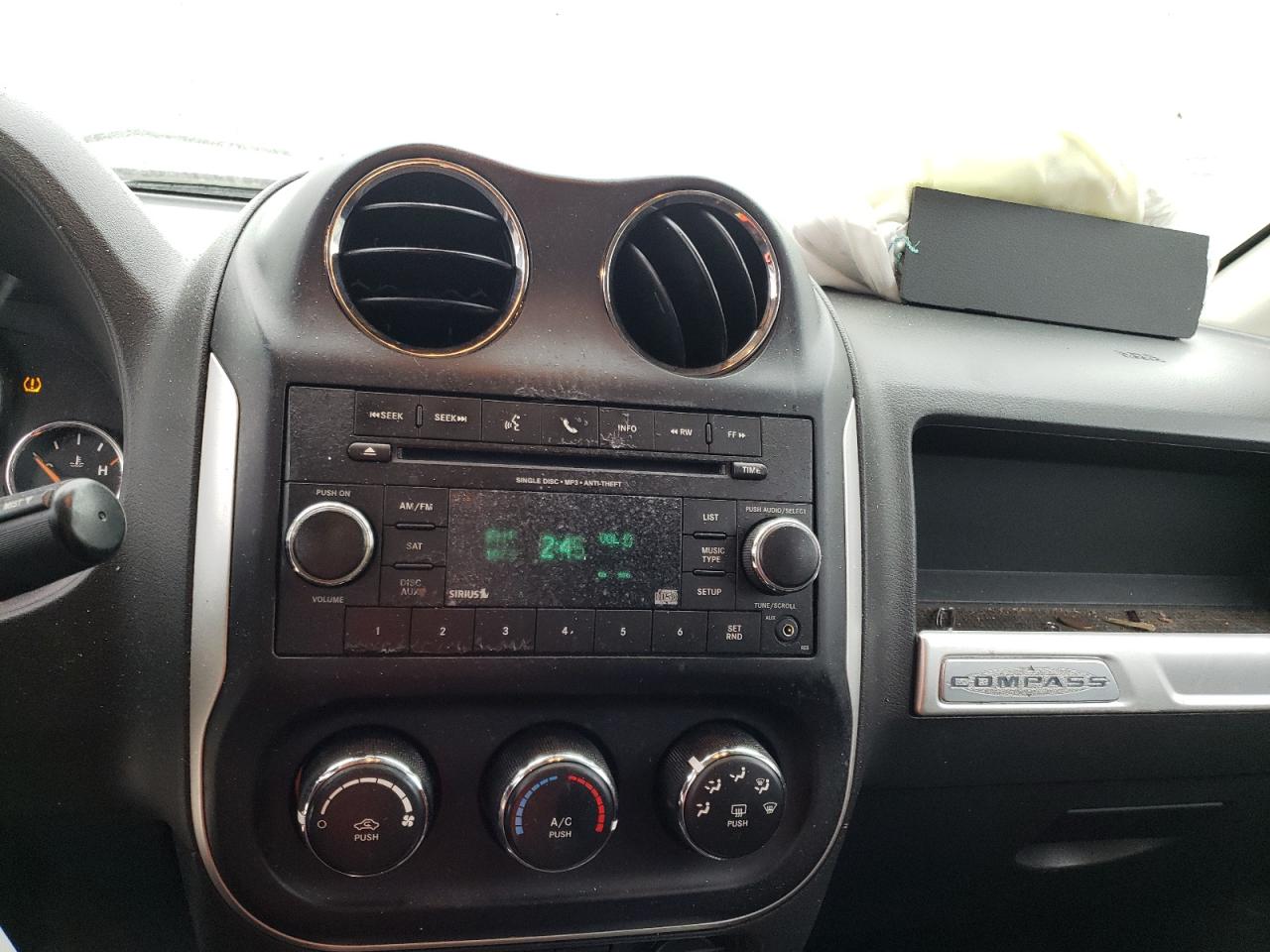 Photo 9 from auction – 2016 JEEP COMPASS LA with VIN 1C4NJCEAXGD710077