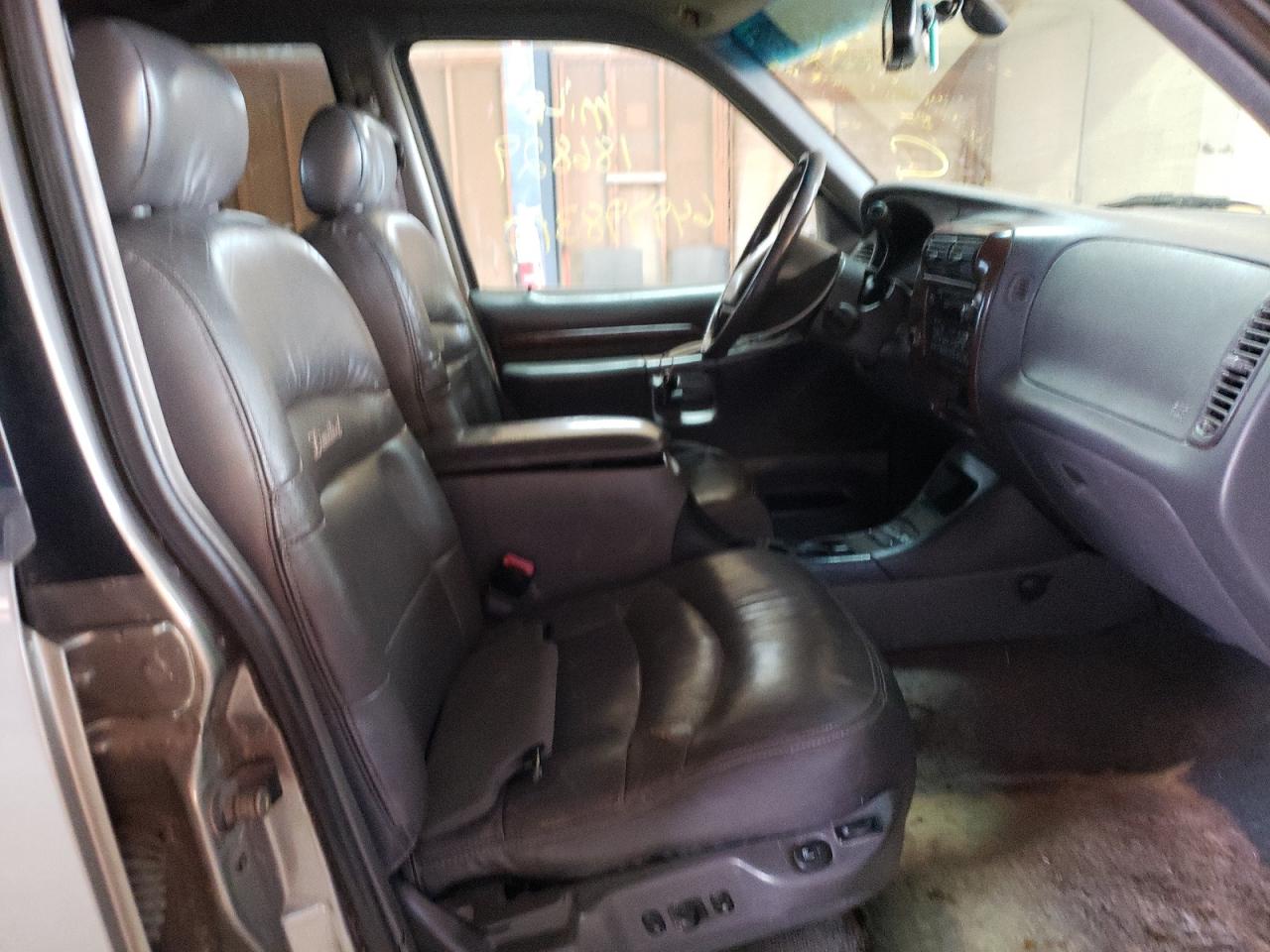 صورة رقم 5 من المزاد - 2000 FORD EXPLORER L مع VIN 1FMZU85P3YZB00743