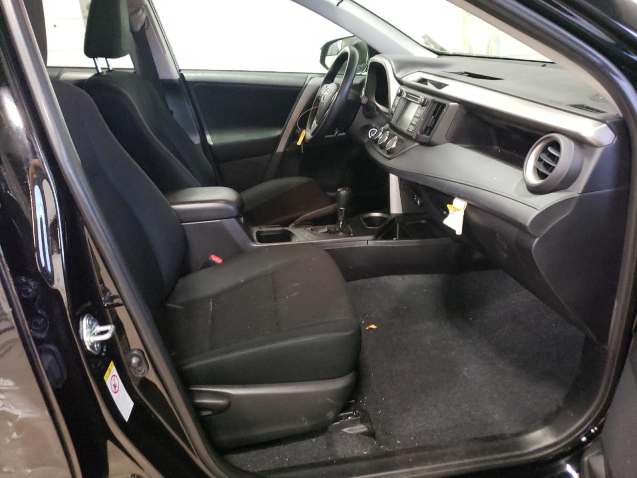 Photo 5 from auction – 2018 TOYOTA RAV4 LE with VIN 2T3BFREV8JW733667