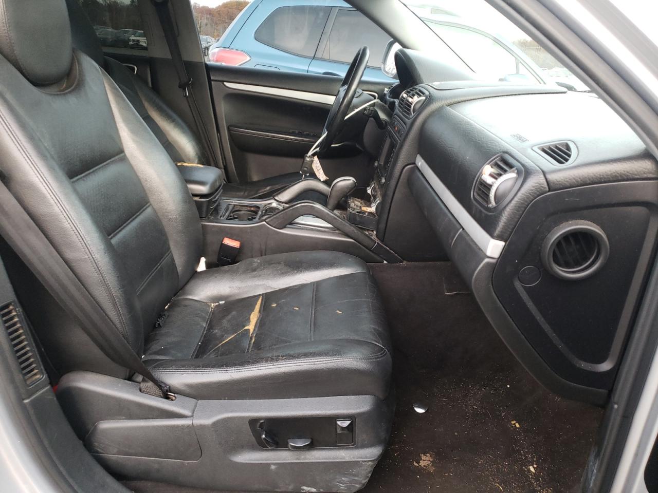 Photo 5 from auction – 2005 PORSCHE CAYENNE with VIN WP1AA29P15LA25622