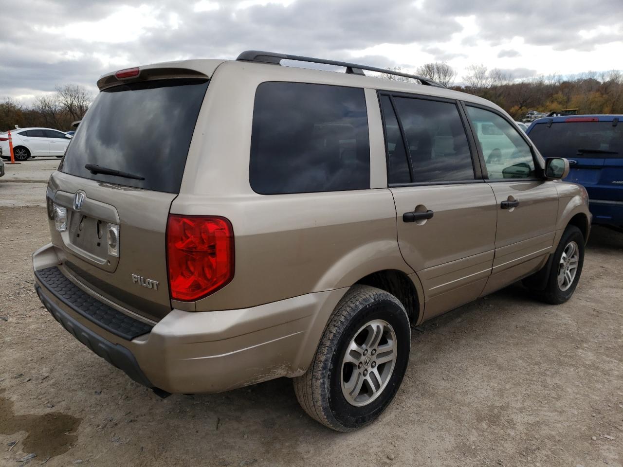 Photo 4 from auction – 2005 HONDA PILOT EXL with VIN 5FNYF185X5B066667