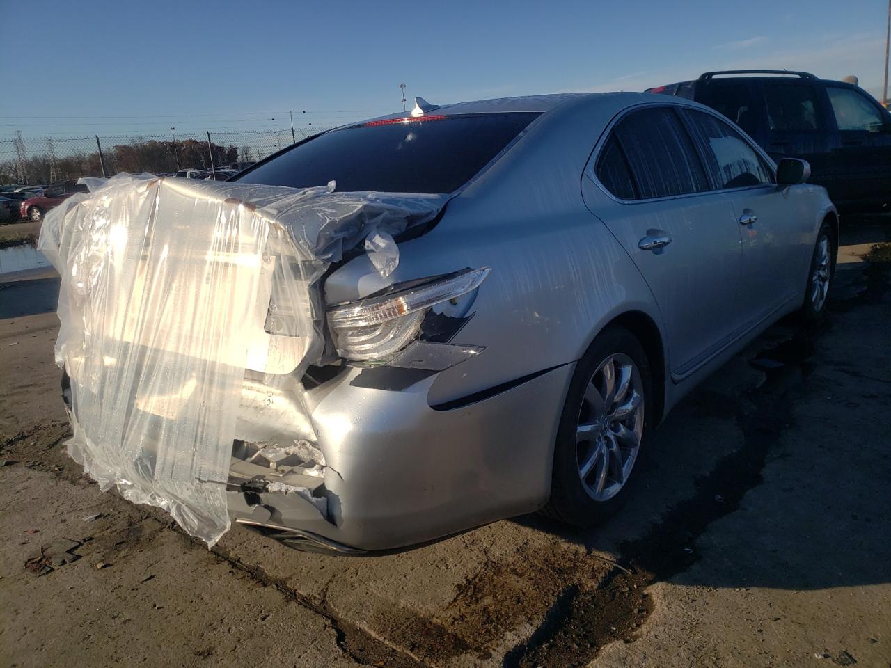 Photo 4 from auction – 2007 LEXUS LS 460 with VIN JTHBL46F075050993