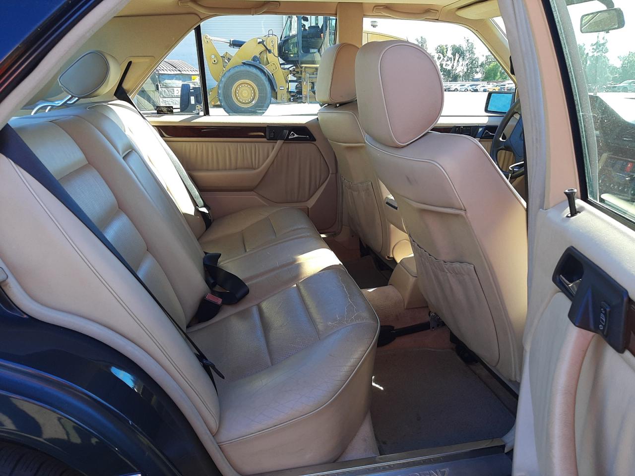 Photo 6 from auction – 1995 MERCEDES-BENZ E 320 BASE with VIN WDBEA32E5SC265462