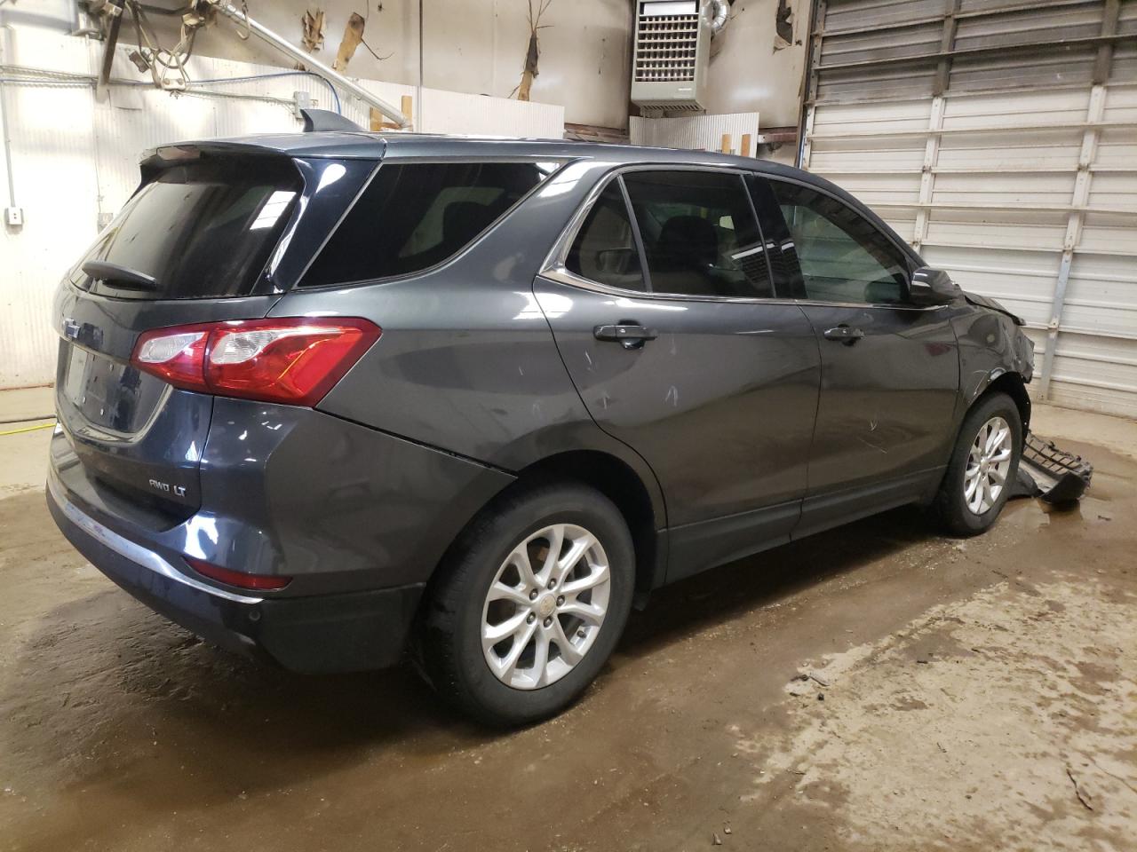 Photo 4 from auction – 2018 CHEVROLET EQUINOX LT with VIN 3GNAXUEU6JS550209