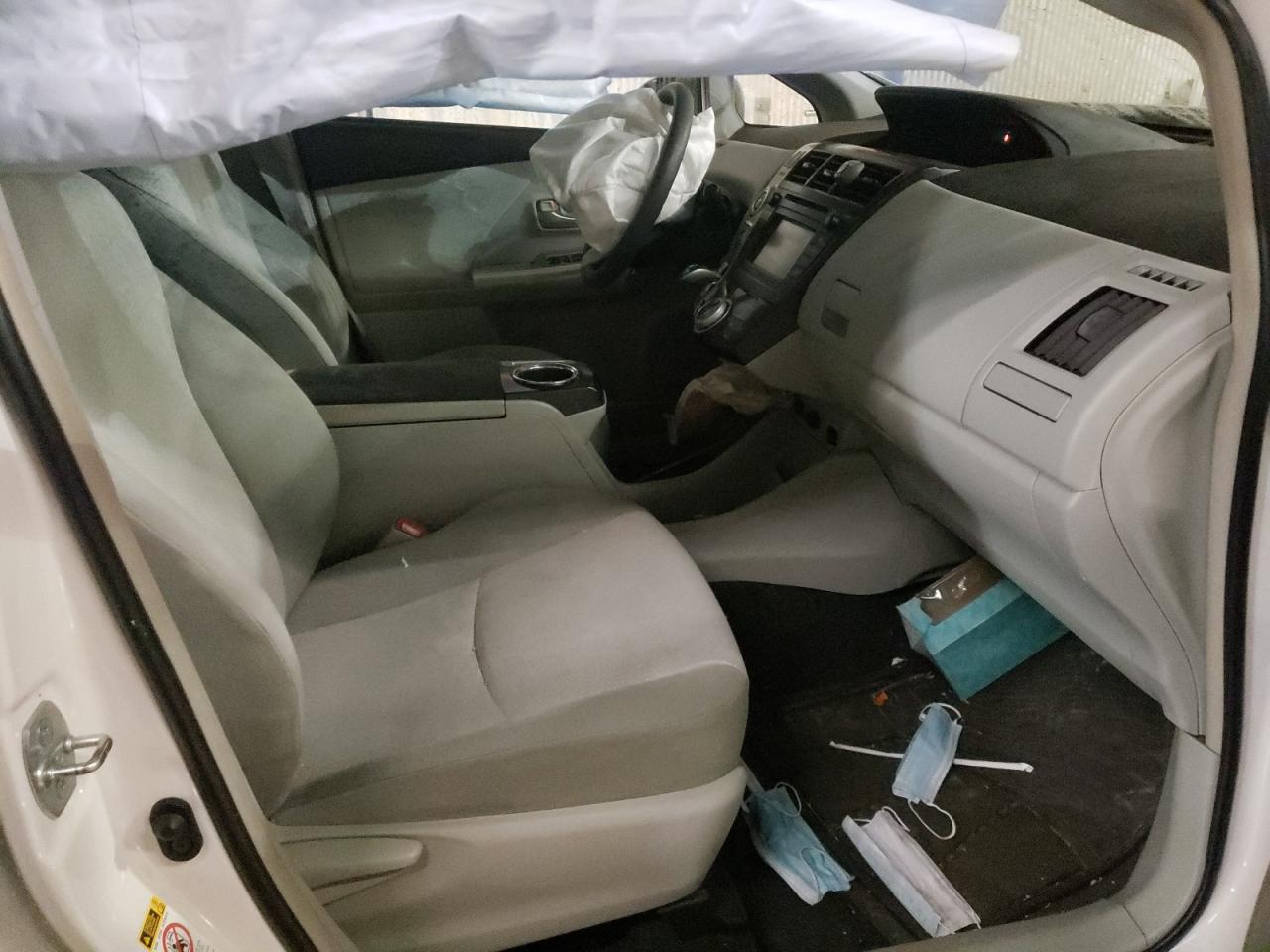 Photo 5 from auction – 2012 TOYOTA PRIUS V with VIN JTDZN3EU8C3147207