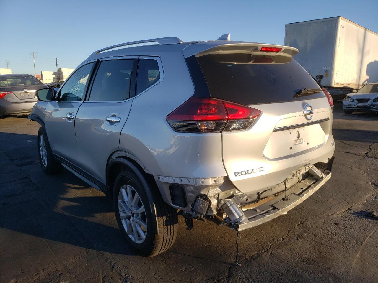Photo 3 from auction – 2018 NISSAN ROGUE S with VIN KNMAT2MT2JP563216