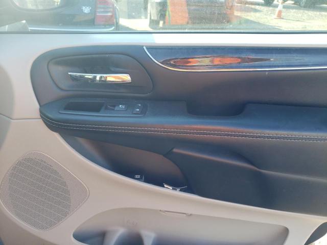 Photo 10 from auction – 2015 CHRYSLER TOWN & COU with VIN 2C4RC1BG1FR644619