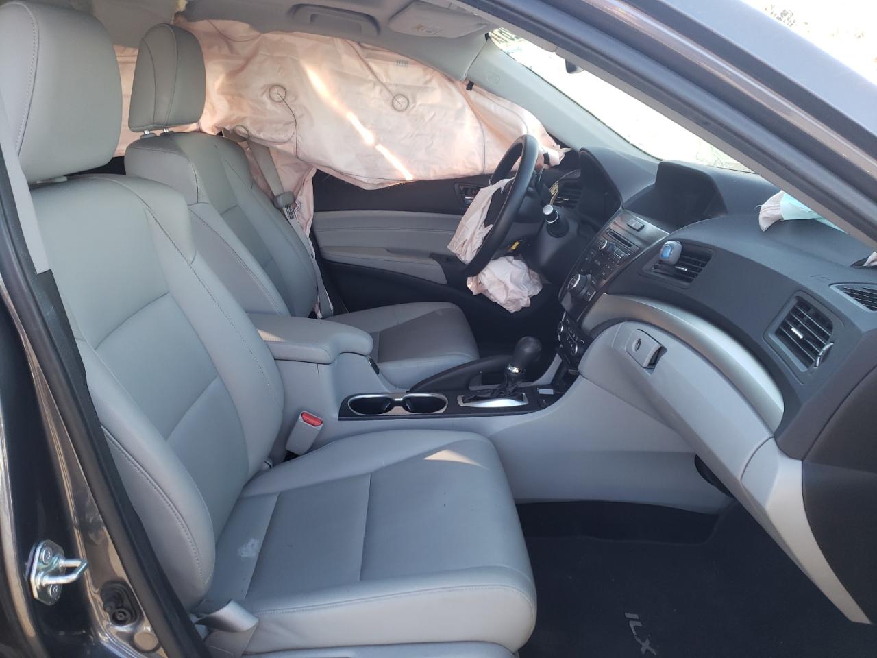 Photo 5 from auction – 2017 ACURA ILX BASE W with VIN 19UDE2F38HA007253