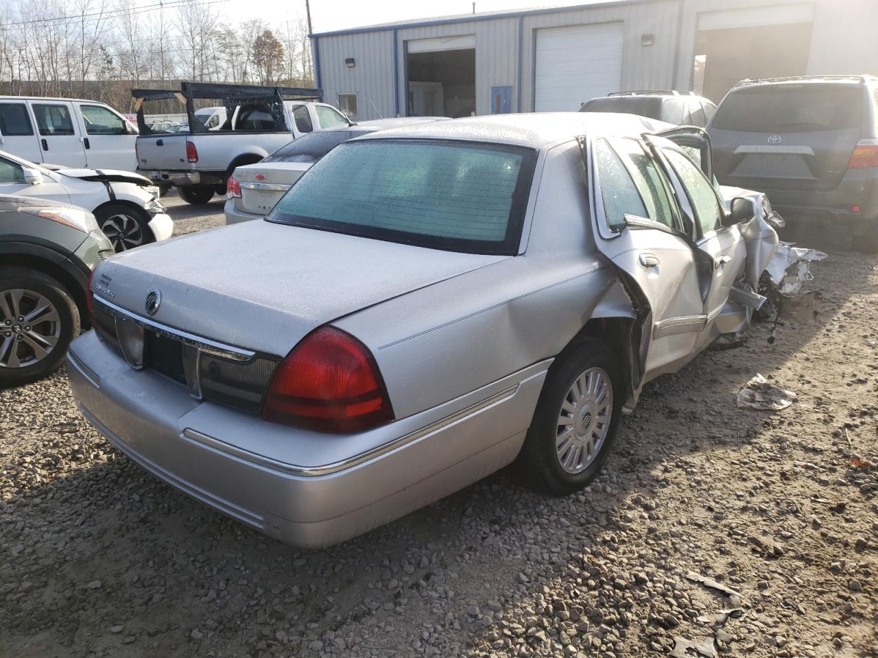 Photo 4 from auction – 2007 MERCURY GRAND MARQ with VIN 2MEFM75V07X639968