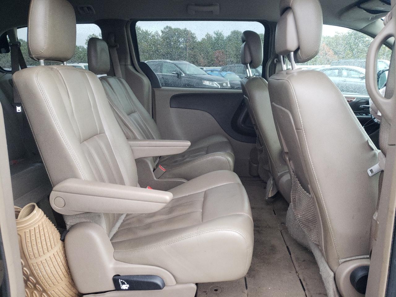Photo 6 from auction – 2014 CHRYSLER TOWN & COU with VIN 2C4RC1BG2ER444962