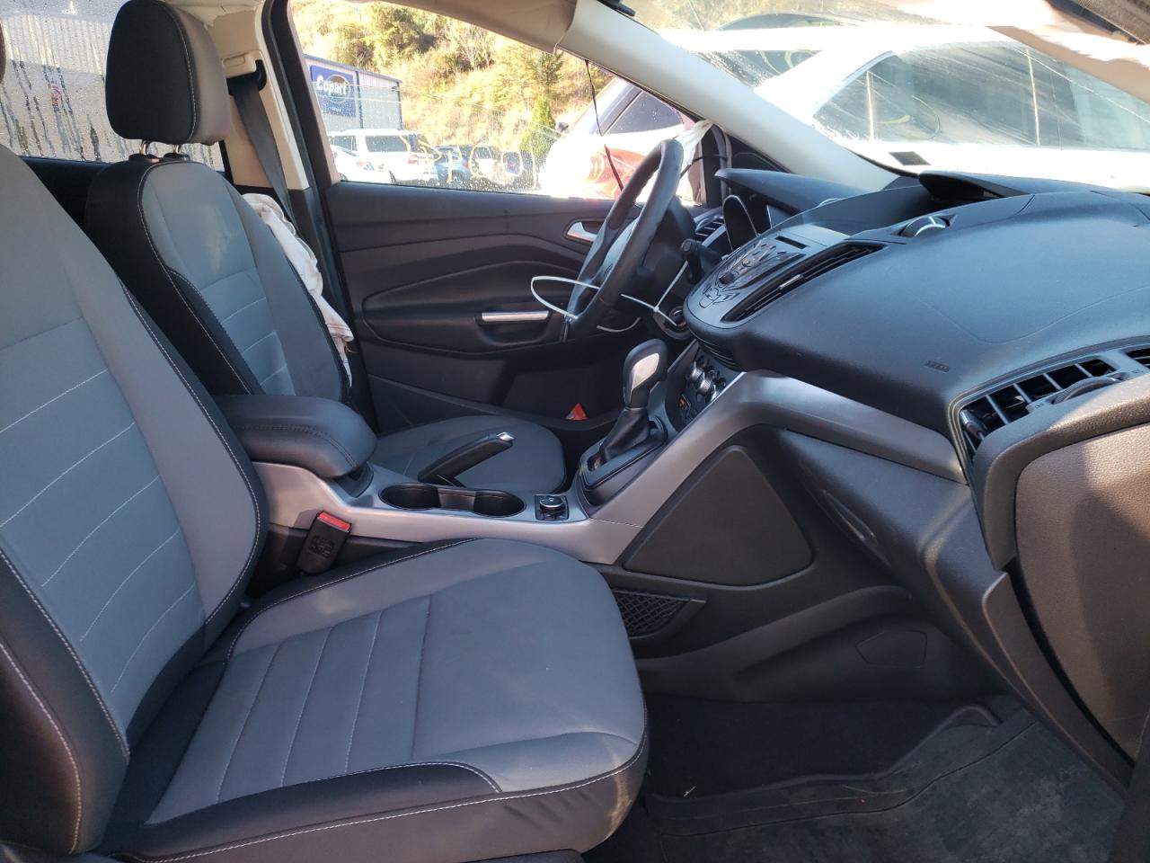 Photo 5 from auction – 2016 FORD ESCAPE SE with VIN 1FMCU9GX9GUB55556