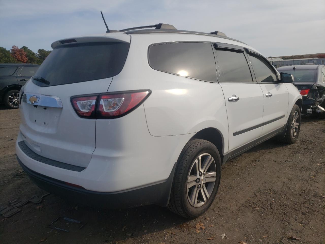 Photo 4 from auction – 2017 CHEVROLET TRAVERSE L with VIN 1GNKVFKD9HJ186616