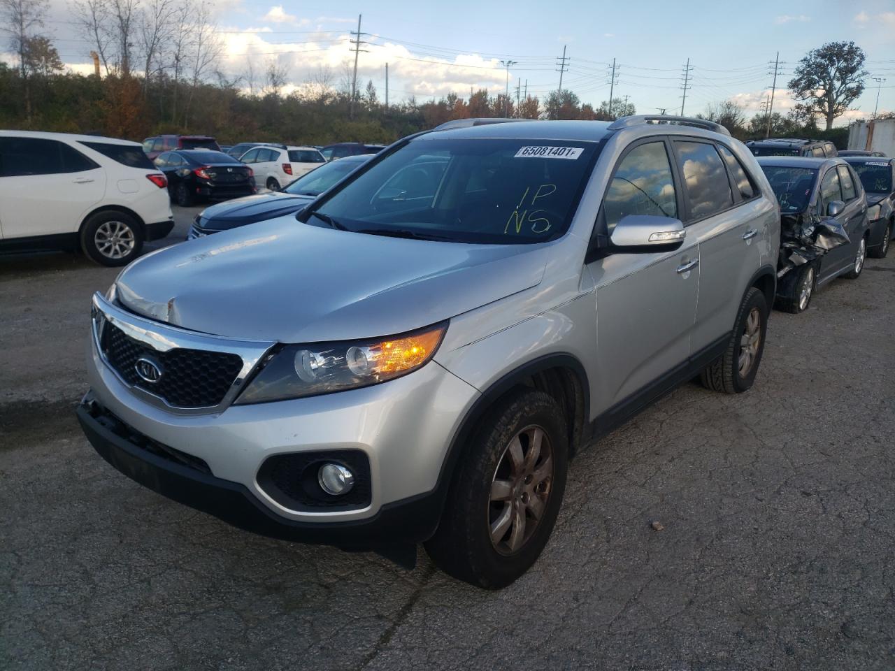 Photo 2 from auction – 2013 KIA SORENTO LX with VIN 5XYKT3A68DG347550