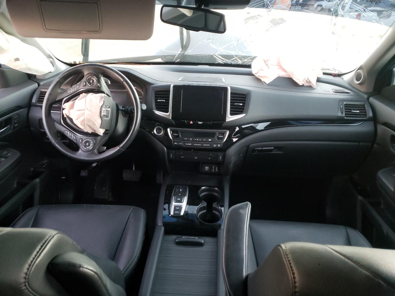 Photo 9 from auction – 2017 HONDA PILOT TOUR with VIN 5FNYF5H90HB032445