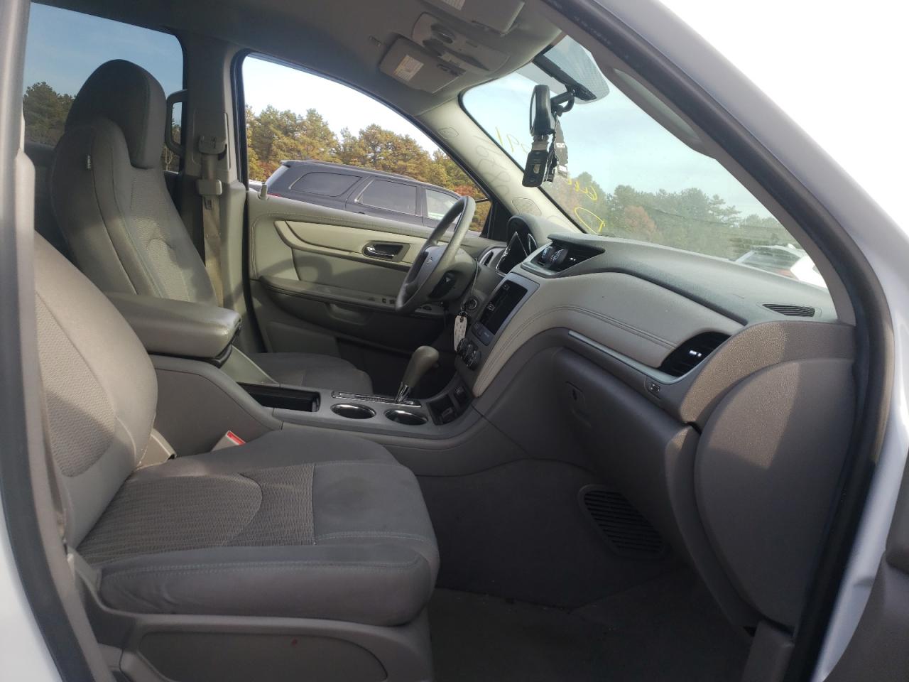 Photo 5 from auction – 2017 CHEVROLET TRAVERSE L with VIN 1GNKVFKD9HJ186616
