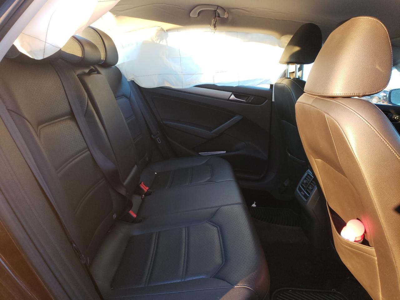 Photo 6 from auction – 2014 VOLKSWAGEN PASSAT SE with VIN 1VWBT7A34EC070640