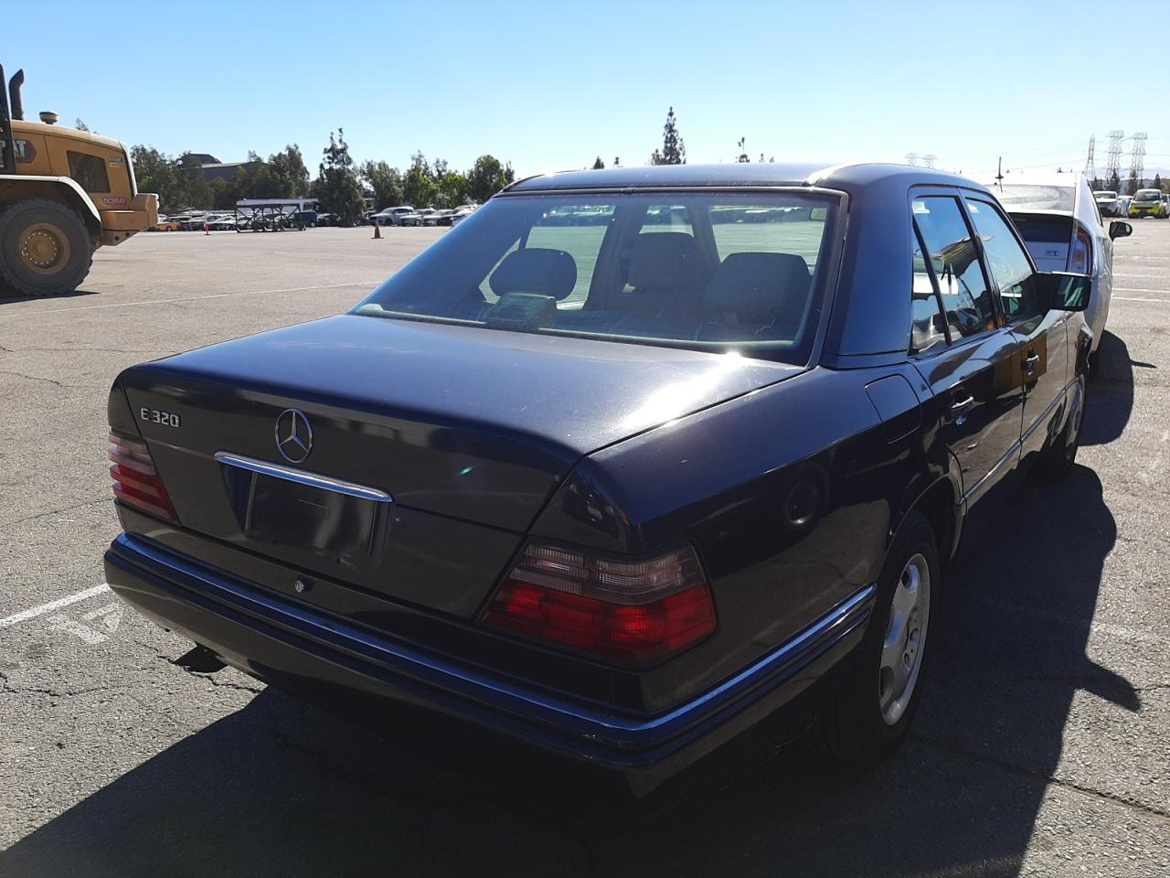 Photo 4 from auction – 1995 MERCEDES-BENZ E 320 BASE with VIN WDBEA32E5SC265462