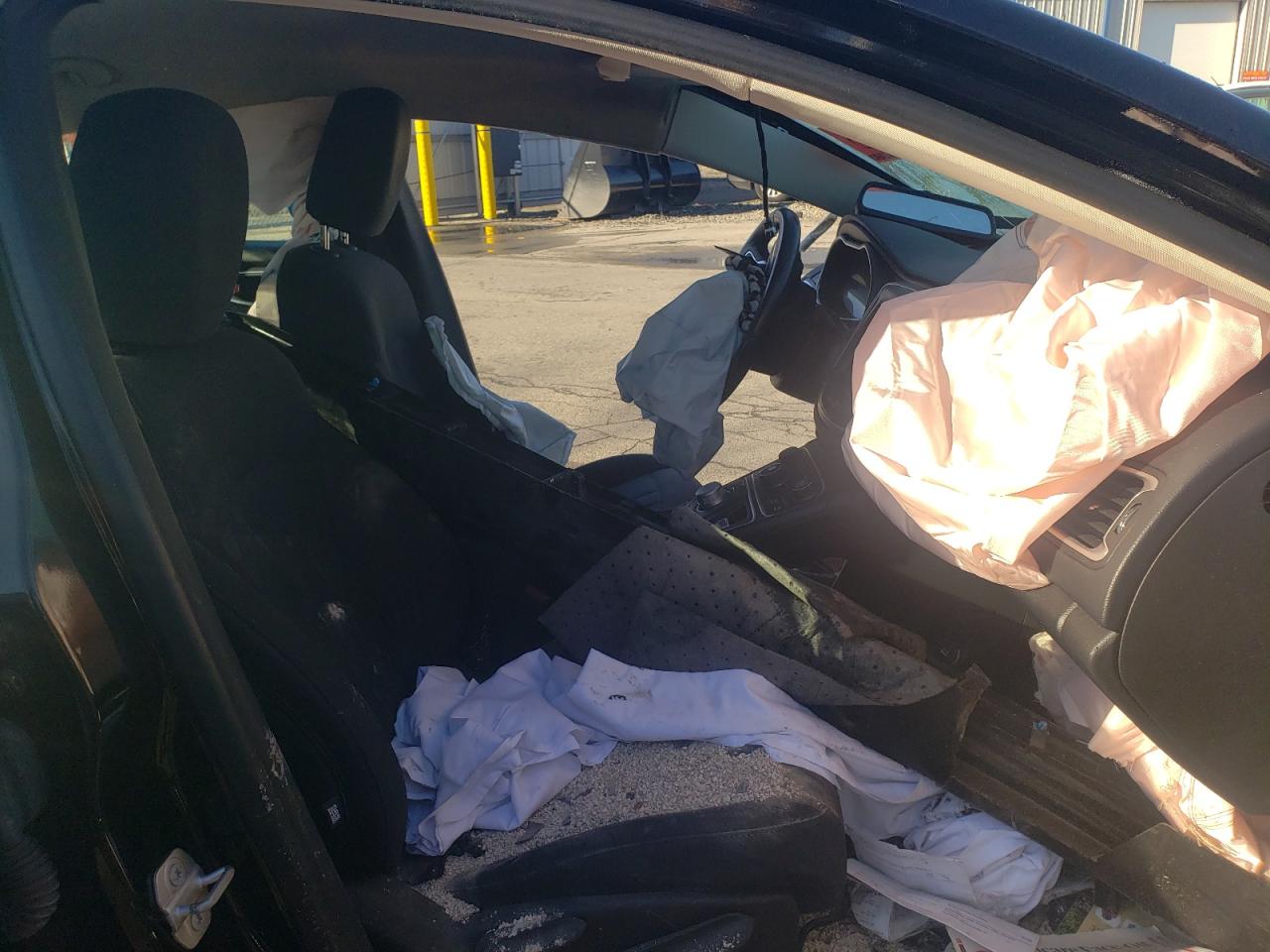 Photo 5 from auction – 2016 CHRYSLER 200 LIMITE with VIN 1C3CCCAB4GN101159