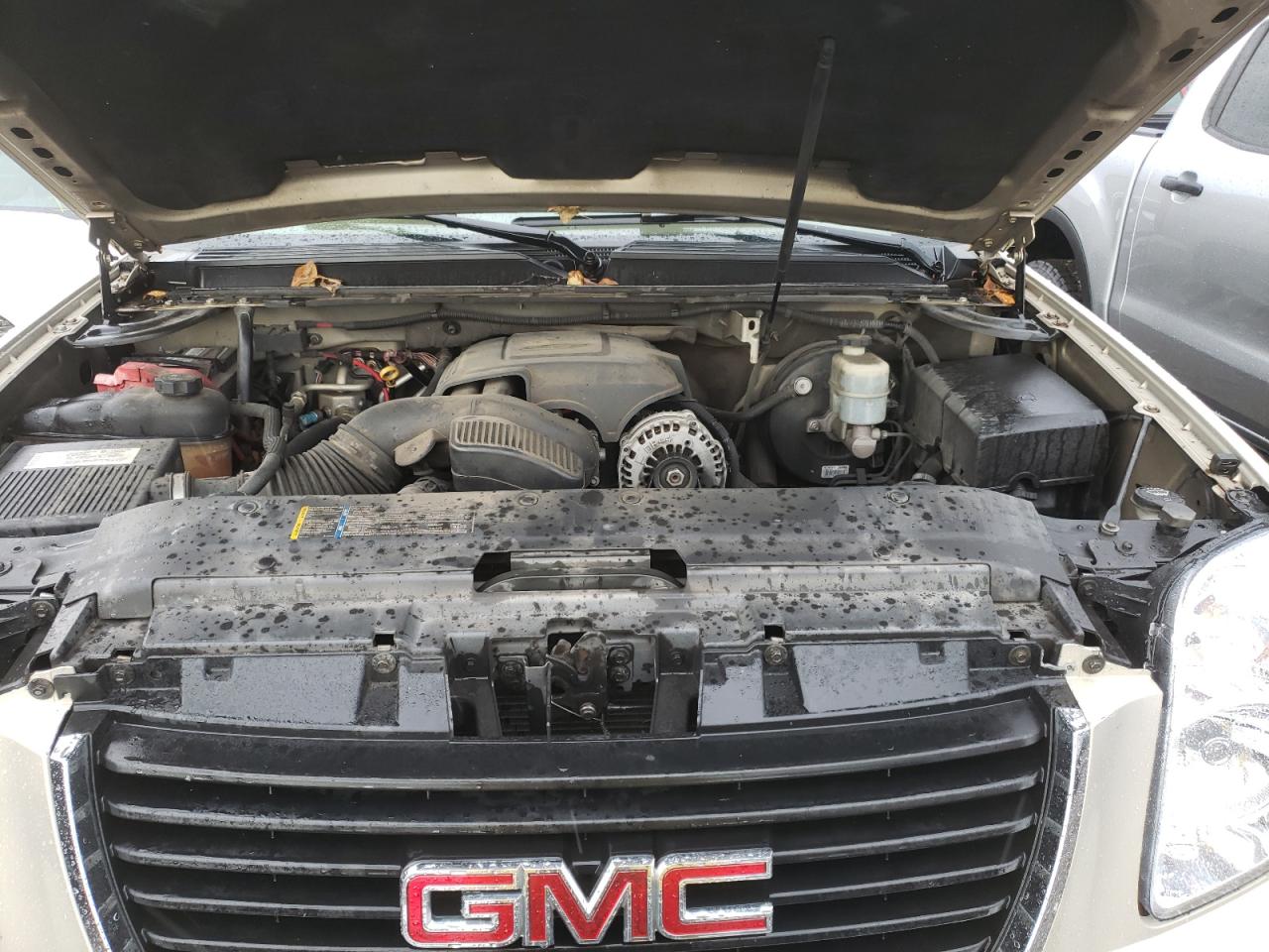 Photo 7 from auction – 2007 GMC YUKON with VIN 1GKFK13047R385563