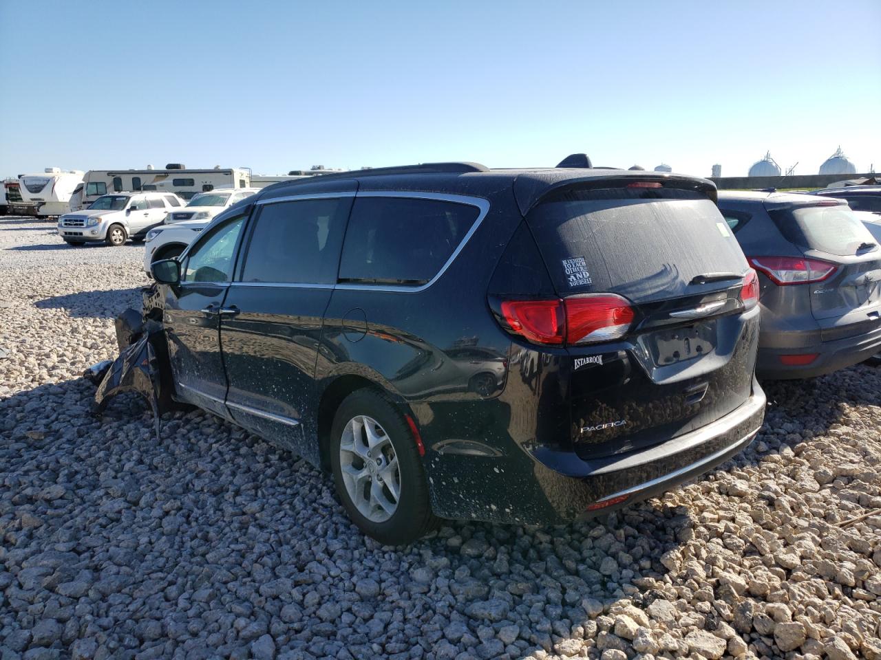 Photo 3 from auction – 2017 CHRYSLER PACIFICA T with VIN 2C4RC1BG4HR736066