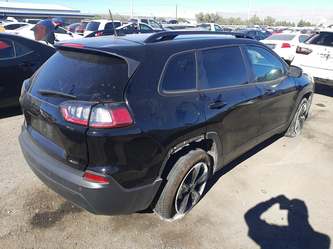Photo 4 from auction – 2019 JEEP CHEROKEE L with VIN 1C4PJLLBXKD479078