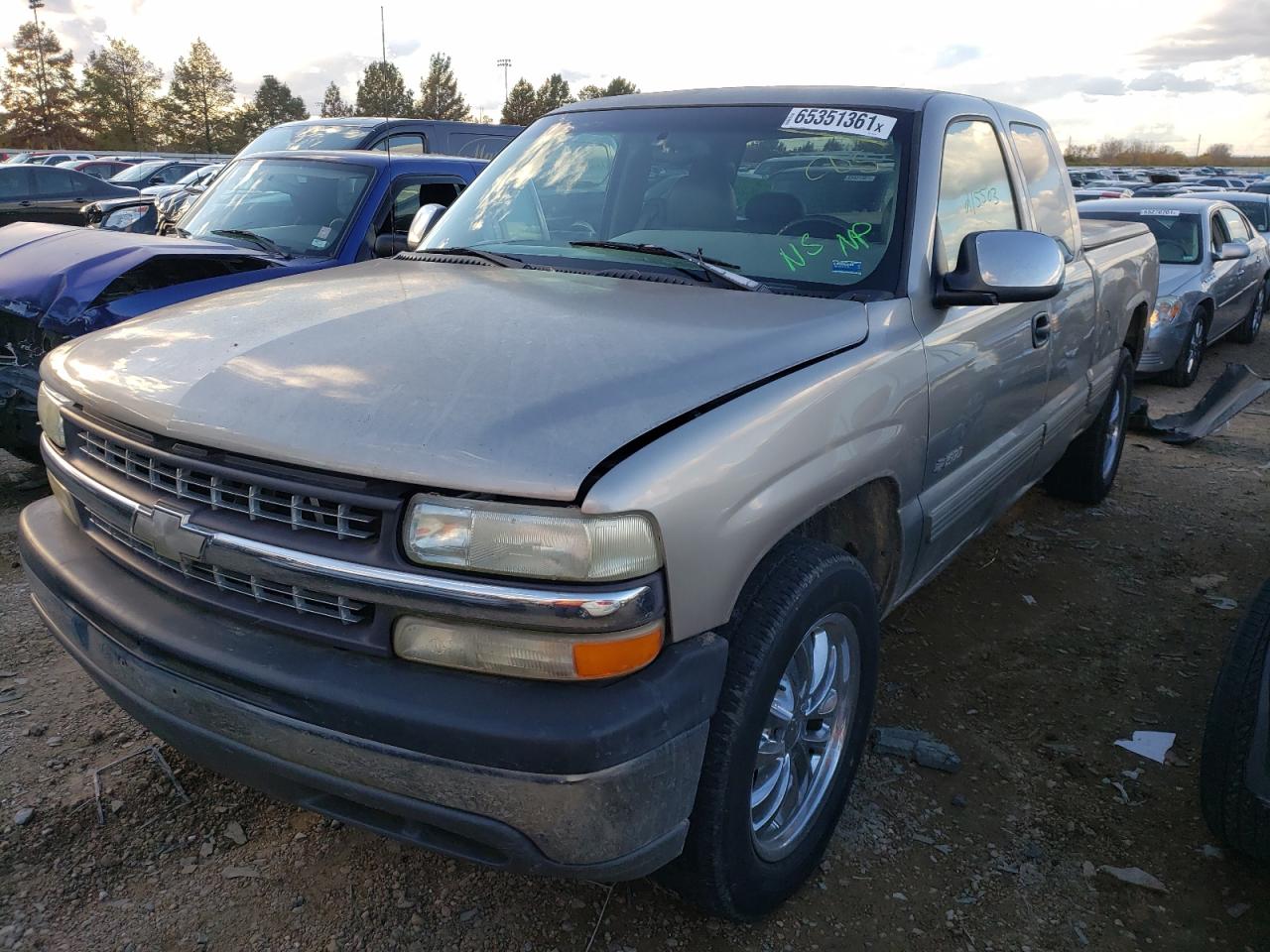 Photo 2 from auction – 2000 CHEVROLET SILVERADO with VIN 1GCEK19TXYE101192