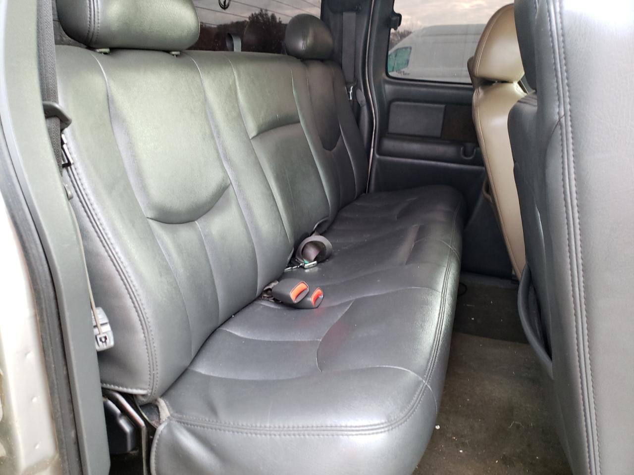 Photo 6 from auction – 2004 CHEVROLET SILVERADO with VIN 2GCEK19T341222593