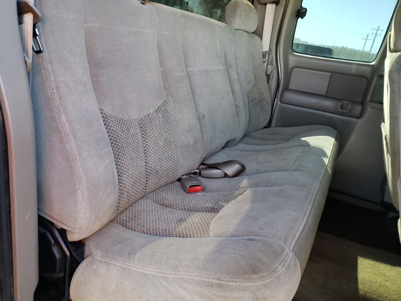 Photo 6 from auction – 2004 CHEVROLET SILVERADO with VIN 2GCEC19T841128187