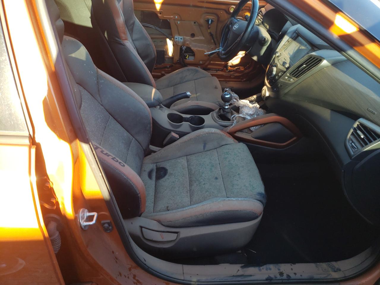 Photo 9 from auction – 2016 HYUNDAI VELOSTER T with VIN KMHTC6AE3GU262272