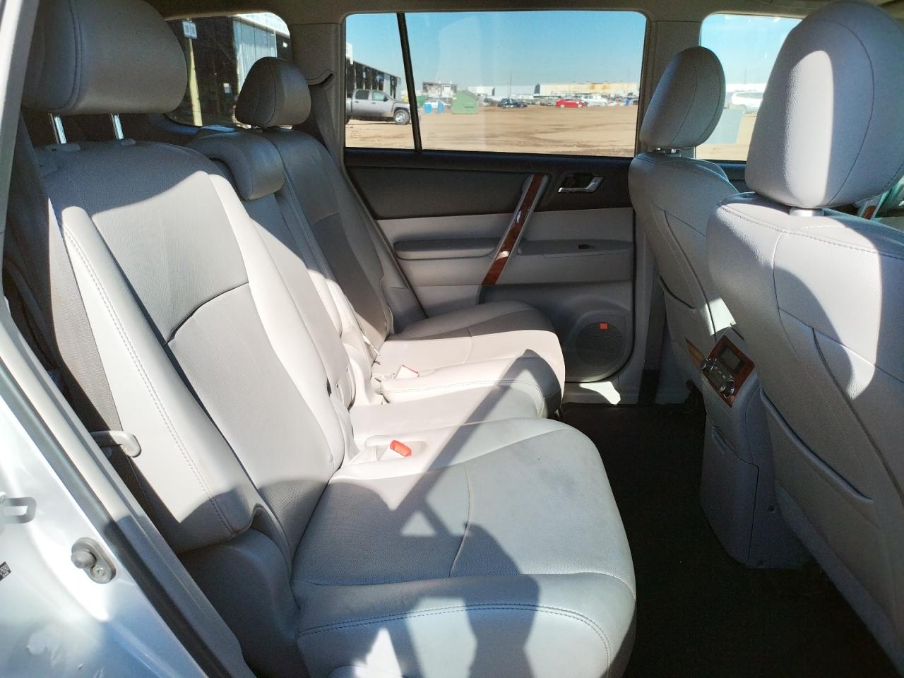 Фото 6 с аукциона – 2013 TOYOTA HIGHLANDER с VIN 5TDYK3EH2DS117692