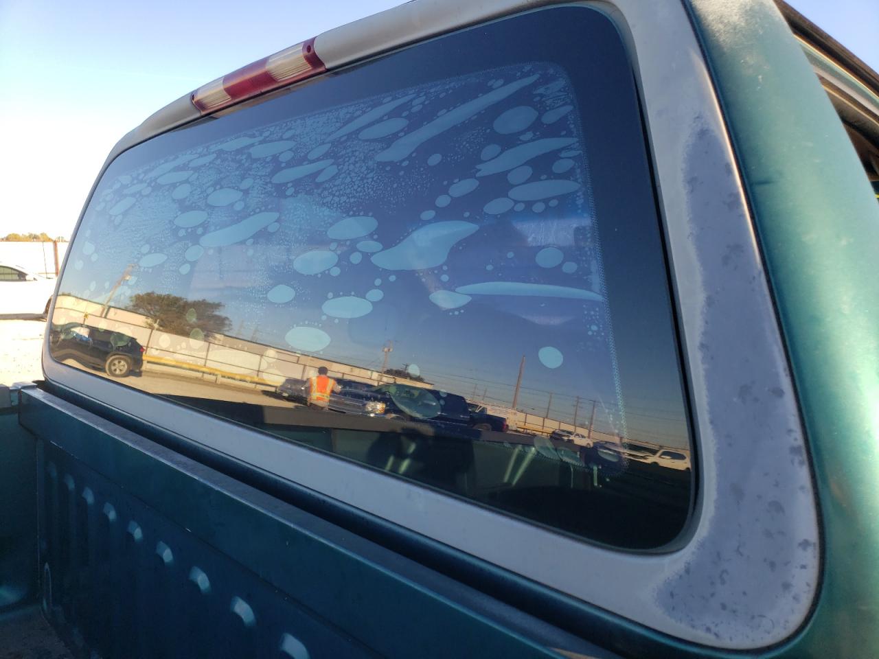 Photo 6 from auction – 1998 FORD F150 with VIN 1FTRF07L4WKA72483