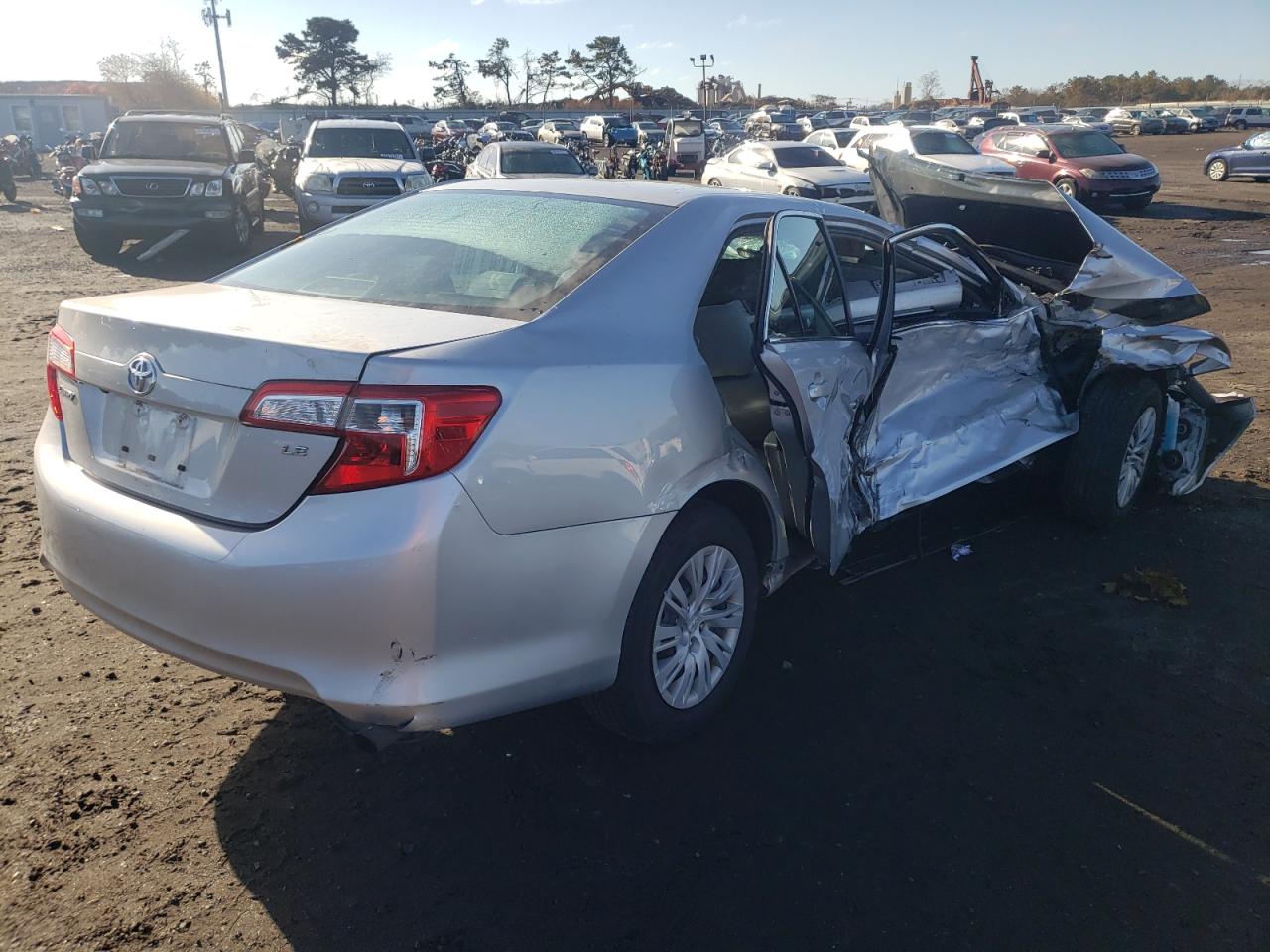 Photo 4 from auction – 2014 TOYOTA CAMARY with VIN 4T4BF1FK1ER410717