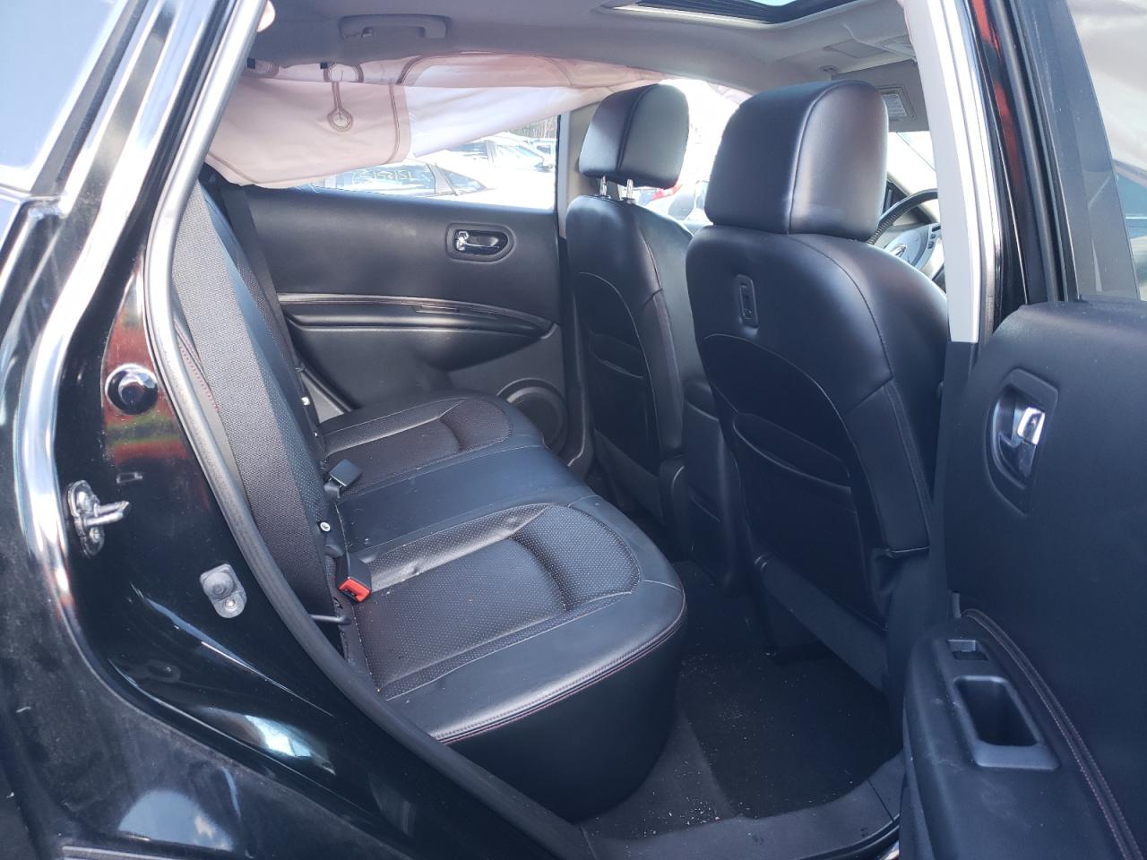 Photo 6 from auction – 2012 NISSAN ROGUE S with VIN JN8AS5MV2CW357185