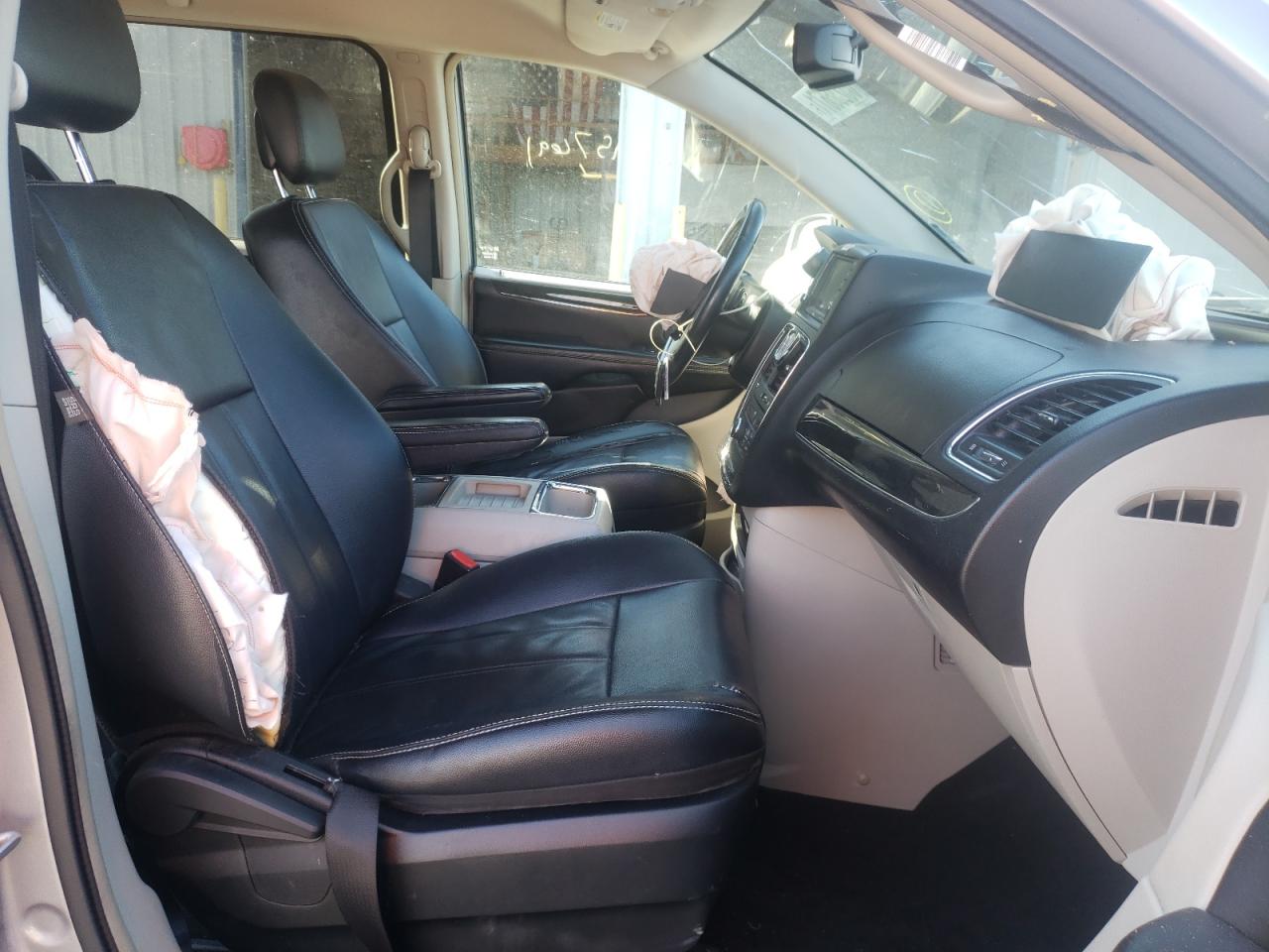 Photo 5 from auction – 2014 CHRYSLER TOWN & COU with VIN 2C4RC1BG9ER294879